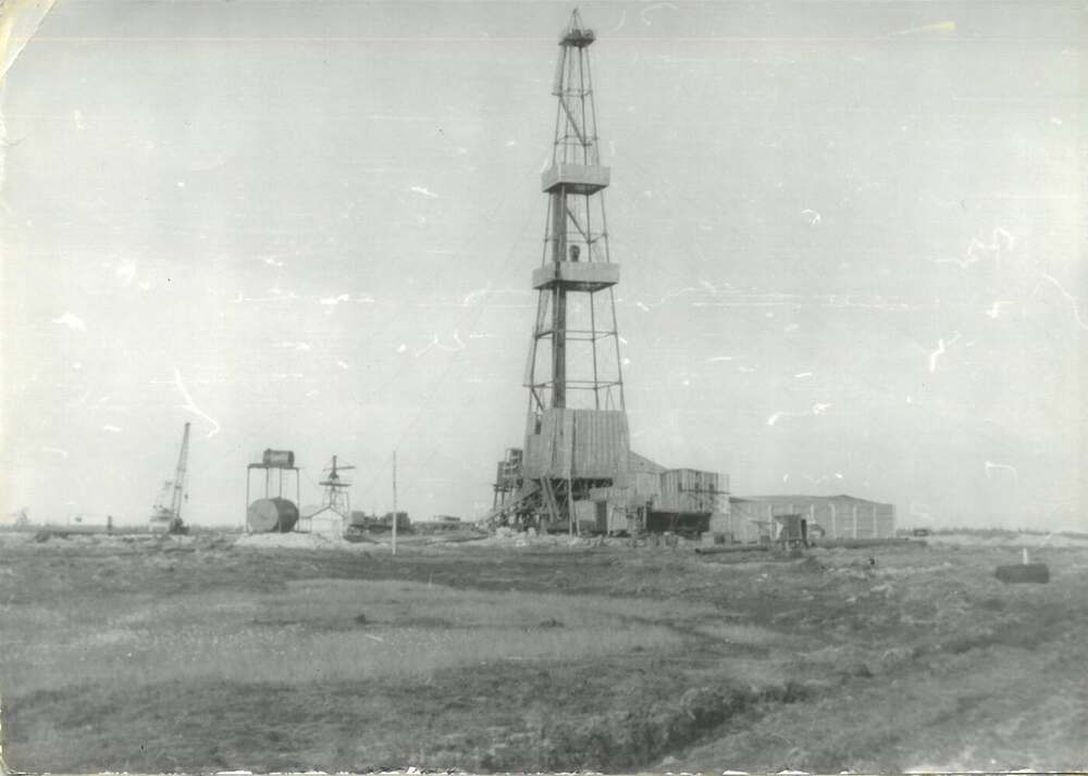 Историческая фотография буровой